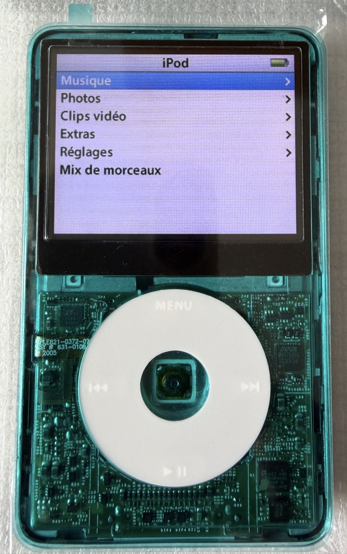 iPod Classic 5 transparent turquoise 128 Go face avant