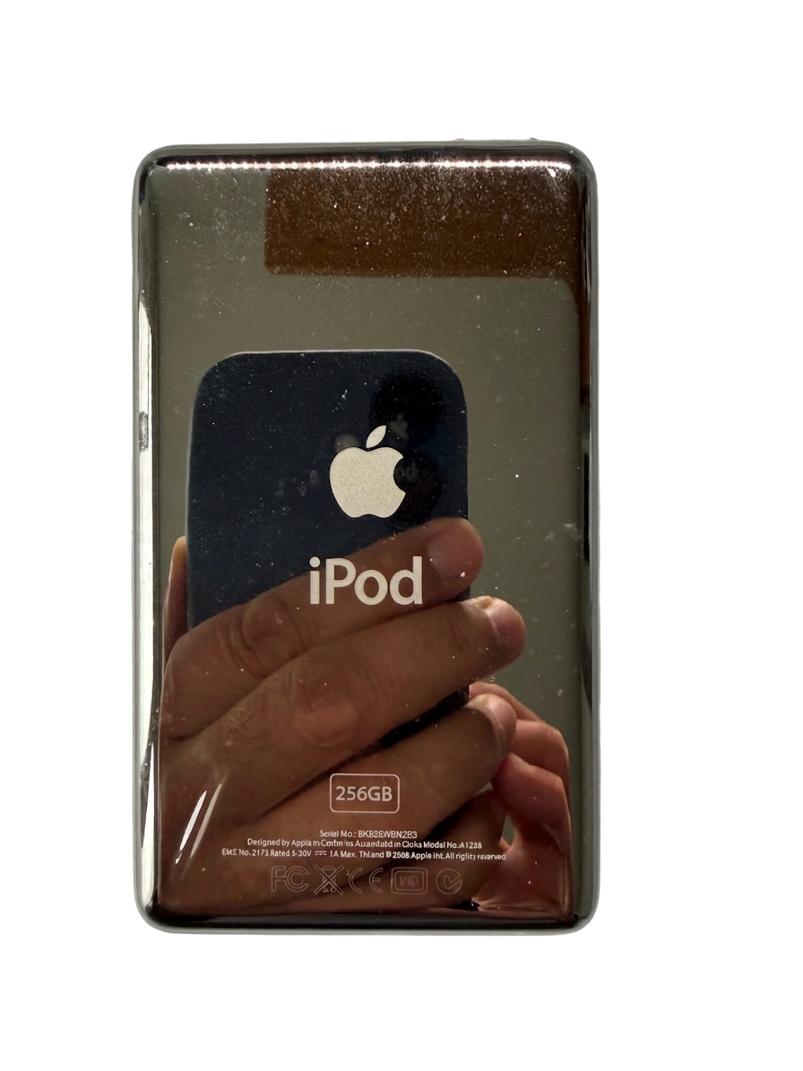 iPod Classic 6 rouge 256 Go face arrière